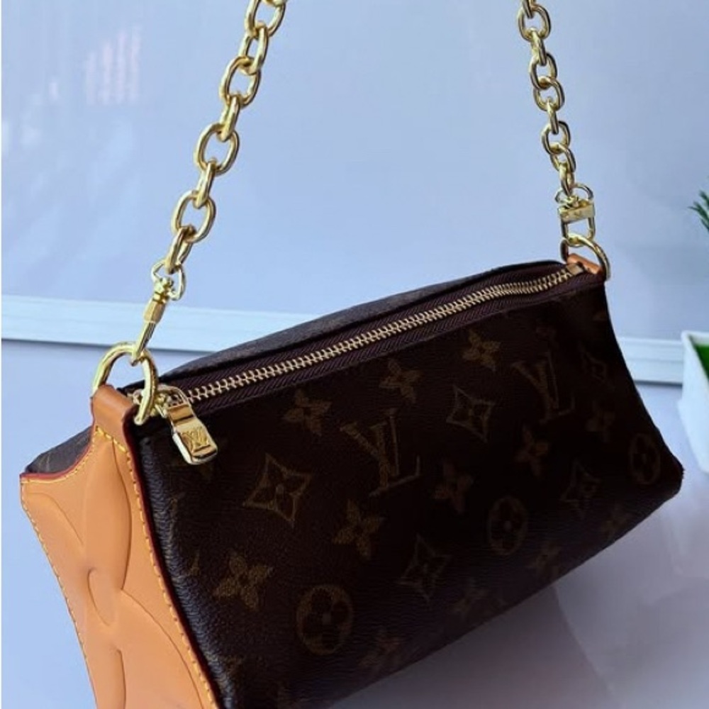 Fashion Mono Italian Leather Gold Hardware Brown Hand/Shoulder/Crossbody Bag - Picture 5 of 15